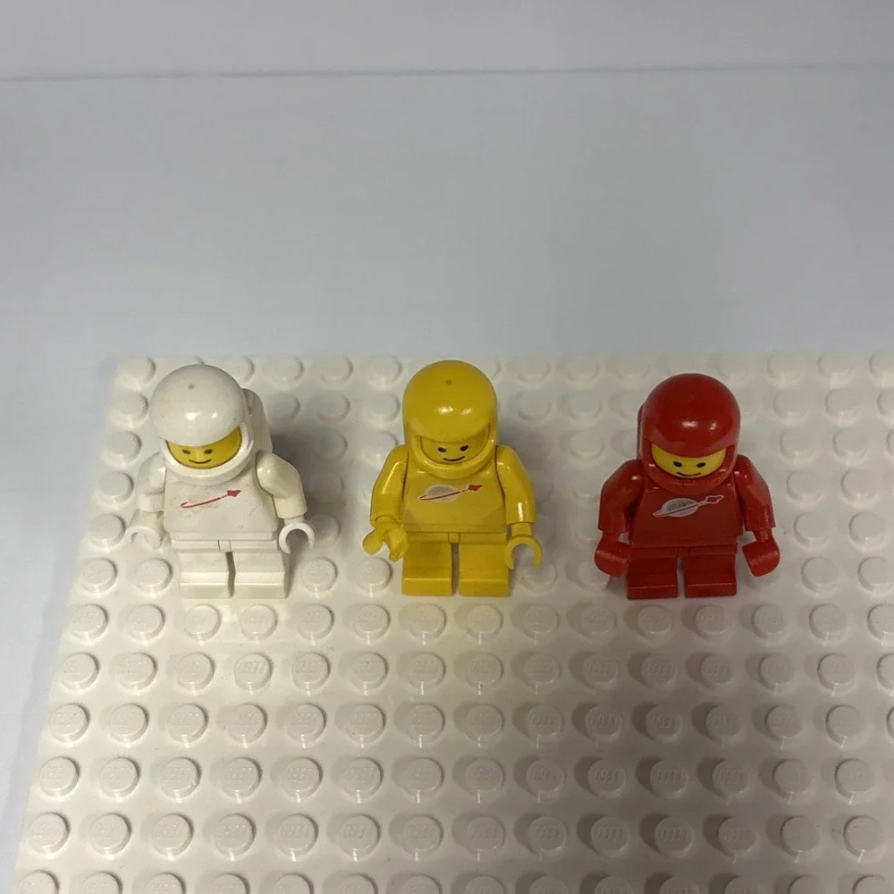 3 LEGO Vintage Very Old Space Minifigures READ DISCRIPTION
